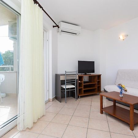 Apartments Crnekovic I Zarok Baska  Exterior photo