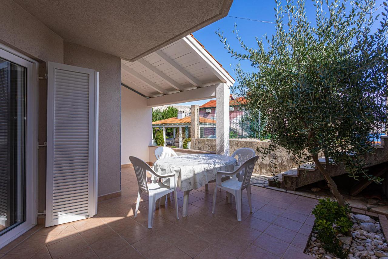 Apartments Crnekovic I Zarok Baska  Exterior photo