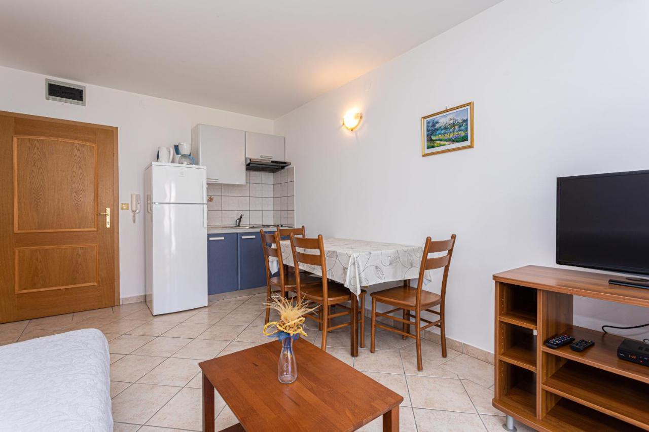 Apartments Crnekovic I Zarok Baska  Exterior photo