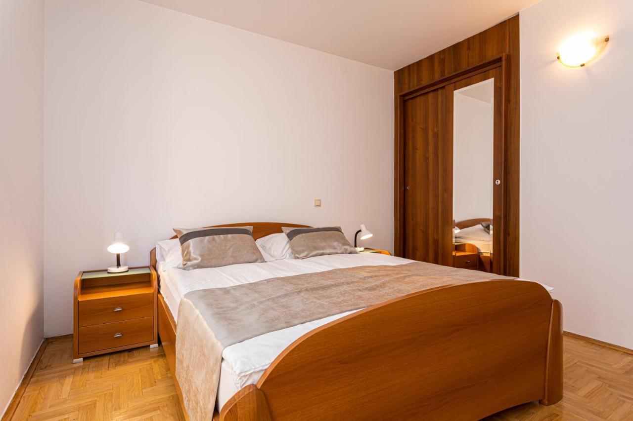 Apartments Crnekovic I Zarok Baska  Exterior photo