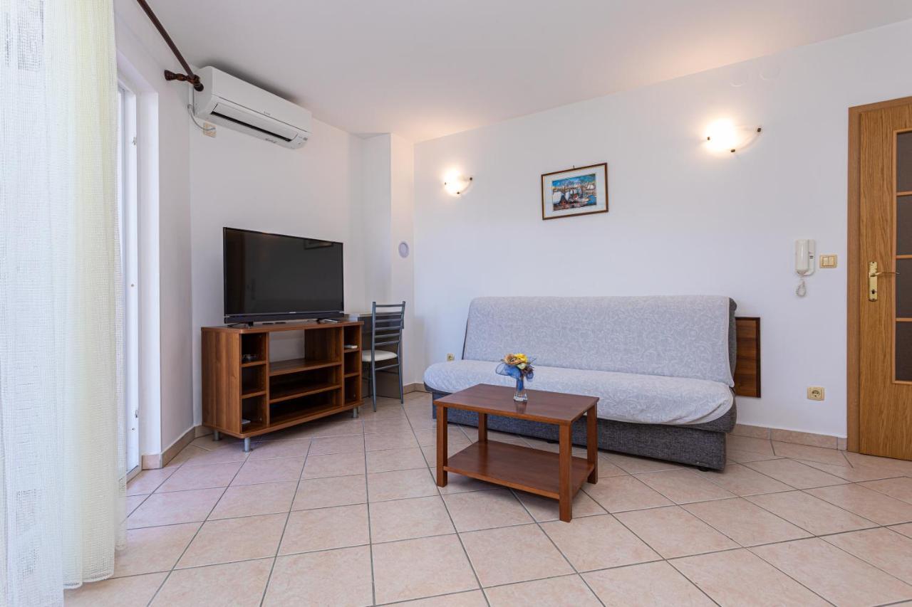 Apartments Crnekovic I Zarok Baska  Exterior photo