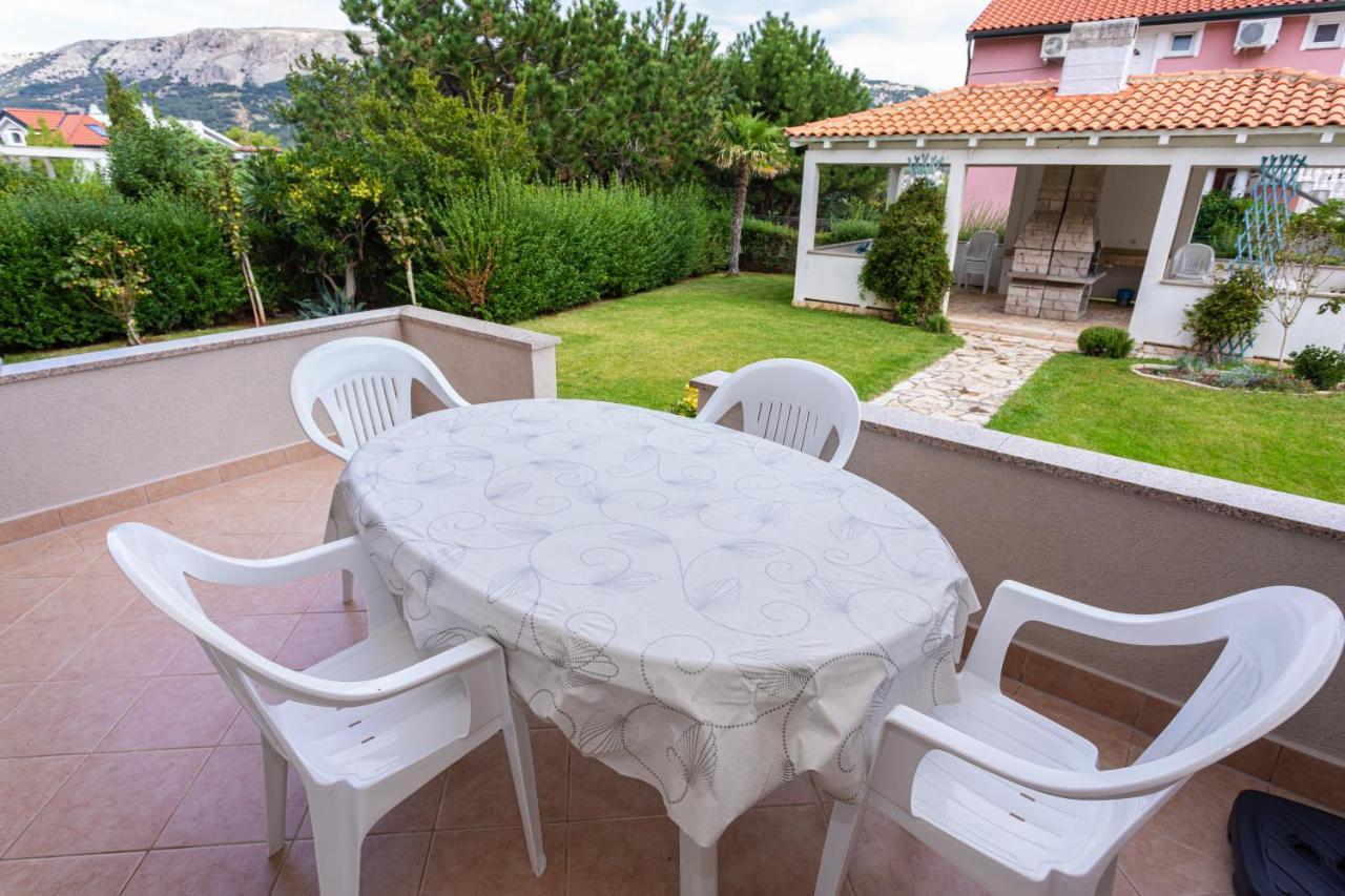Apartments Crnekovic I Zarok Baska  Exterior photo