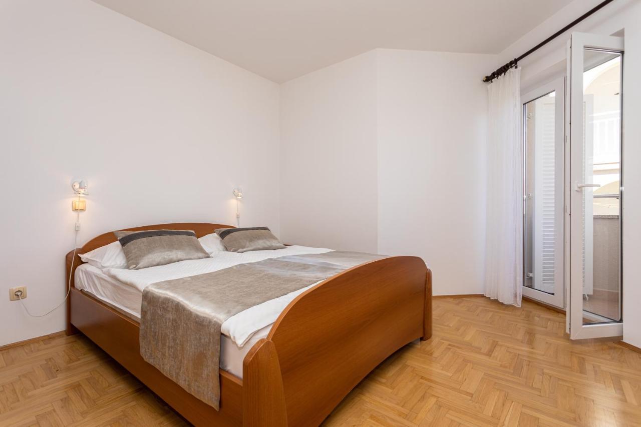 Apartments Crnekovic I Zarok Baska  Exterior photo