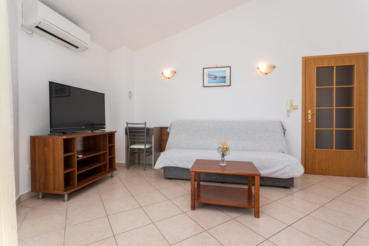 Apartments Crnekovic I Zarok Baska  Exterior photo