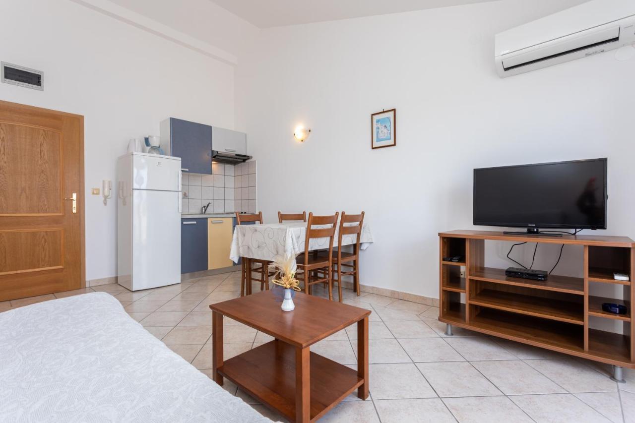 Apartments Crnekovic I Zarok Baska  Exterior photo